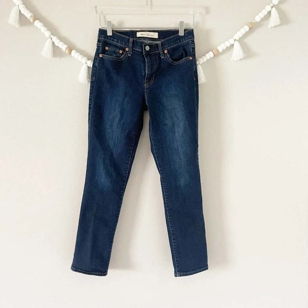 GAP Real Straight Jeans Dark Wash size 27s